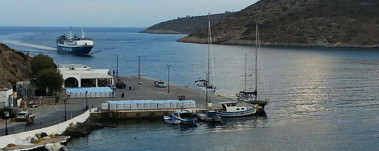Яхты у пирса порта Святого Георгия. Остров Агафониси.