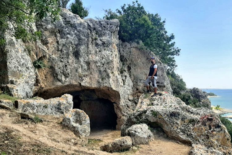 Пещера Циклопа в Макри