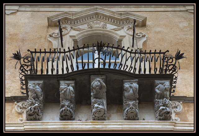 Балкон Палаццо Козентини.