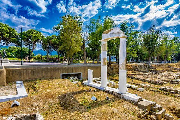 Древний храм Диониса